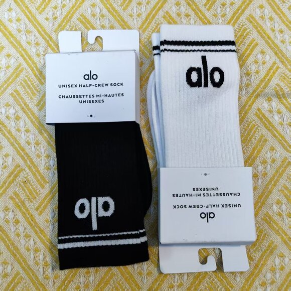 ✨Alo Yoga Socks 2 Pairs white and black - Picture 3 of 4